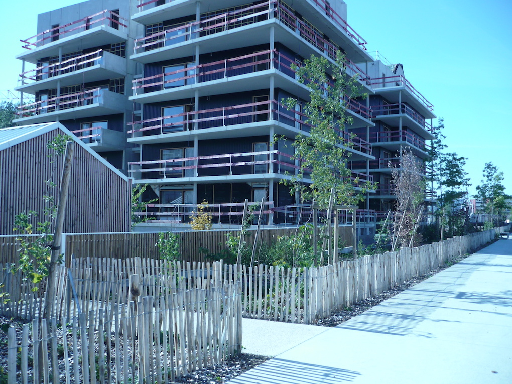 Ensemble r&eacute;sidentiel en chantier, Saint-Martin-du-Touch