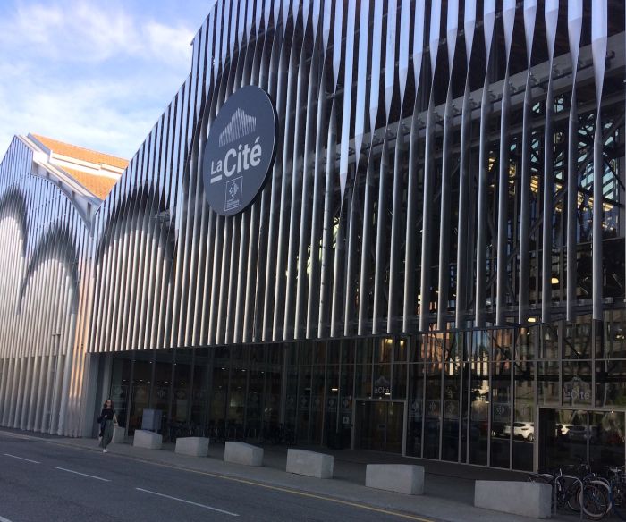 Façade rénovée des anciennes Halles industrielles Latécoère, à Toulouse. 