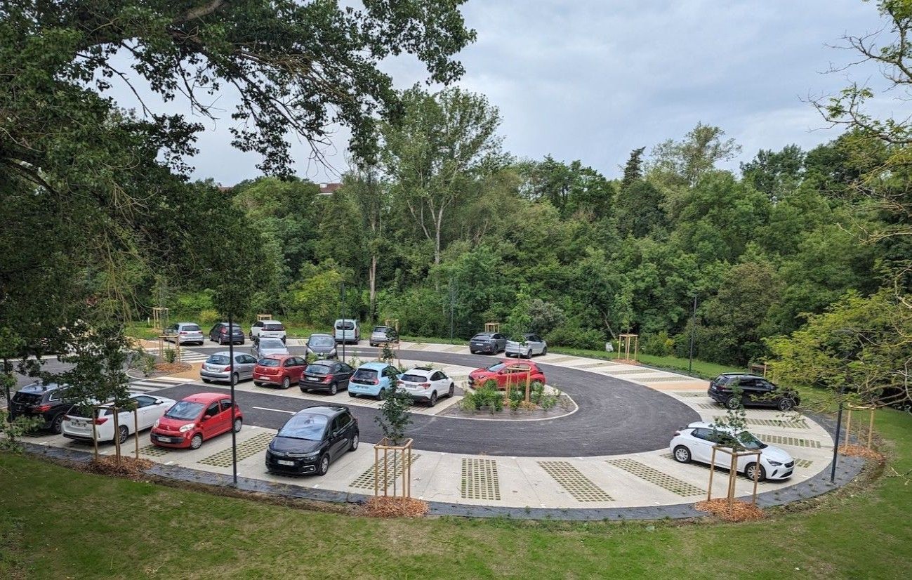 Muret (Haute-Garonne), aménagement urbain: un parking avec dalle enherbée innovante à base de cellulose